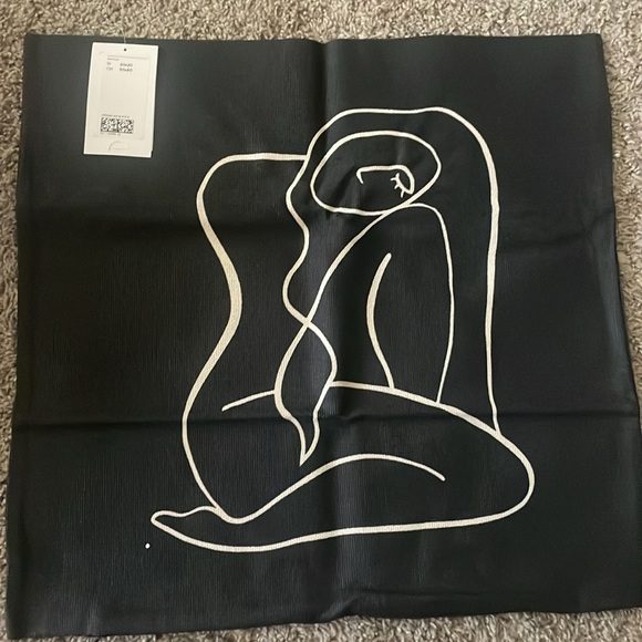 H&M Home Zippered Pillow Cushion Cover Blue and Black with Abstract Female Art - Picture 4 of 7